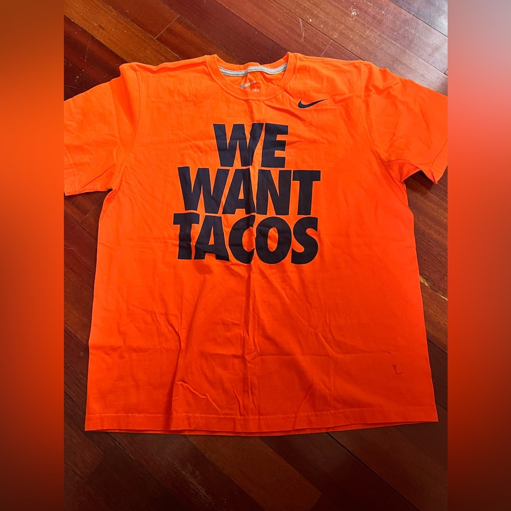 SYRACUSE NIKE FAN FAVORITE WE WANT TACOS T-SHIRT MEN’S SIZE XL